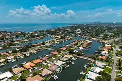 2011 Michigan Avenue NE, Saint Petersburg, FL 33703 - Photo 15