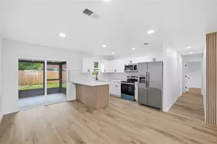 705 E 126th Ave, Tampa, FL 33612 - Photo 9