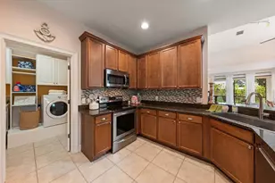 8241 Acadian Ln, Seminole, FL 33777 - Photo 9