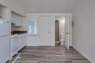 1102 Sunset Point Rd, Clearwater, FL 33755 - Photo 15