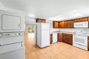 10360 Carrollwood Ln, Tampa, FL 33618 - Photo 17