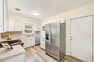 14079 Victoria Rd, Largo, FL 33774 - Photo 11