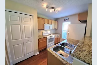 9870 Ashburn Lake Drive, Tampa, FL 33610 - Photo 7