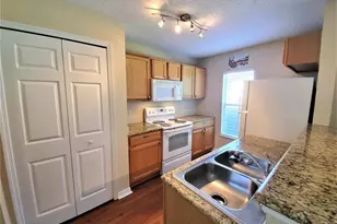 9870 Ashburn Lake Dr, Tampa, FL 33610 - Photo 7