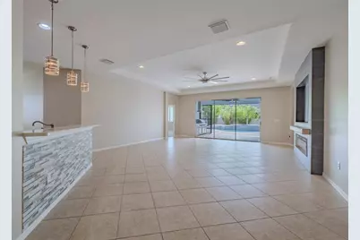 11318 Coventry Grove Circle, Lithia, FL 33547 - Photo 9