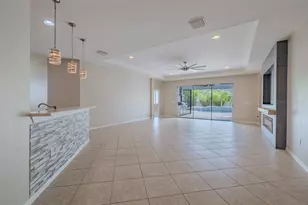 11318 Coventry Grove Cir, Lithia, FL 33547 - Photo 9
