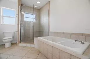 1832 Venetian Point Dr, Clearwater, FL 33755 - Photo 43