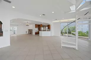 1832 Venetian Point Dr, Clearwater, FL 33755 - Photo 27