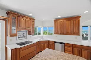 1832 Venetian Point Dr, Clearwater, FL 33755 - Photo 31