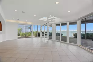 1832 Venetian Point Dr, Clearwater, FL 33755 - Photo 25