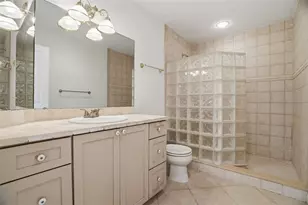 1832 Venetian Point Dr, Clearwater, FL 33755 - Photo 43