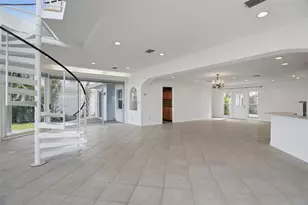 1832 Venetian Point Dr, Clearwater, FL 33755 - Photo 31