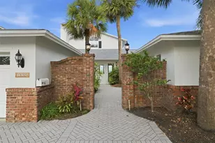 1832 Venetian Point Dr, Clearwater, FL 33755 - Photo 9