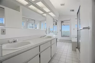 1832 Venetian Point Dr, Clearwater, FL 33755 - Photo 61