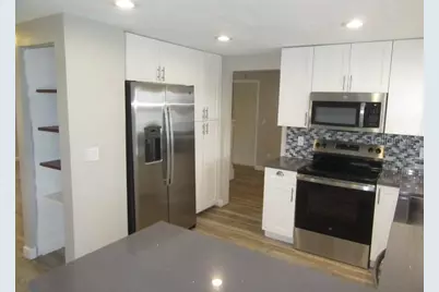 7010 Cobblewood Court, Tampa, FL 33615 - Photo 9
