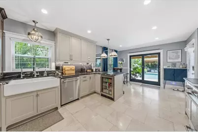 2450 Burlington Avenue N, Saint Petersburg, FL 33713 - Photo 11