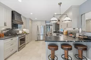 2450 Burlington Ave N, Saint Petersburg, FL 33713 - Photo 15