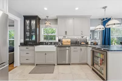 2450 Burlington Avenue N, Saint Petersburg, FL 33713 - Photo 13