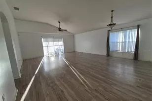 6833 Runner Oak Dr, Zephyrhills, FL 33545 - Photo 15