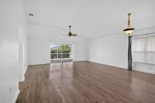 6833 Runner Oak Dr, Zephyrhills, FL 33545 - Photo 13