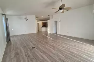 6833 Runner Oak Dr, Zephyrhills, FL 33545 - Photo 17