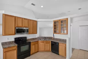 6833 Runner Oak Dr, Zephyrhills, FL 33545 - Photo 11