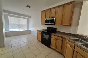 6833 Runner Oak Dr, Zephyrhills, FL 33545 - Photo 9
