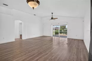 6833 Runner Oak Dr, Zephyrhills, FL 33545 - Photo 15