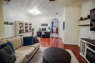 1928 Greenwood Valley Dr, Plant City, FL 33563 - Photo 9