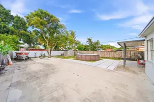 465 E 38th St, Hialeah, FL 33013 - Photo 25