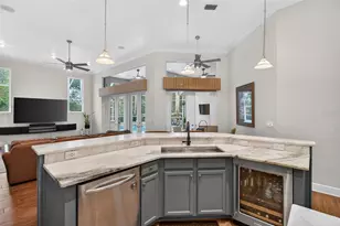 820 Sand Pine Dr NE, Saint Petersburg, FL 33703 - Photo 19