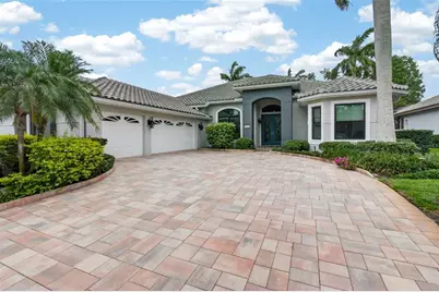 820 Sand Pine Drive NE, Saint Petersburg, FL 33703 - Photo 5