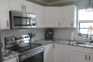 2111 N Halcyon Dr, Sun City Center, FL 33573 - Photo 9