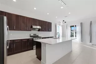 32801 Tree of Life Ave, Wesley Chapel, FL 33543 - Photo 7