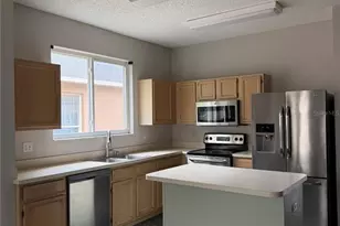 919 Grand Canyon Dr, Valrico, FL 33594 - Photo 9