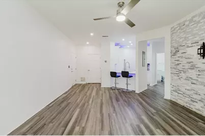 10019 Courtney Palms Boulevard #101, Tampa, FL 33619 - Photo 11