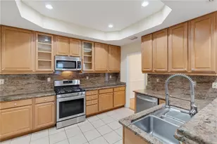 2889 Bayshore Trails Dr, Tampa, FL 33611 - Photo 13