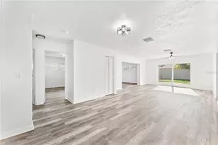 6221 Florida Cir E, Apollo Beach, FL 33572 - Photo 13
