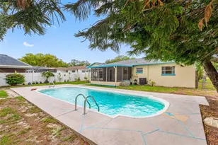 126 W Grapefruit Cir, Clearwater, FL 33759 - Photo 15