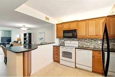 7625 Sun Island Drive S #304, South Pasadena, FL 33707 - Photo 9