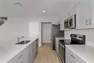 31725 Oyster Trellis Ln, Wesley Chapel, FL 33545 - Photo 11