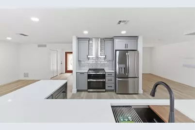 1200 80th St S, Saint Petersburg, FL 33707 - Photo 13