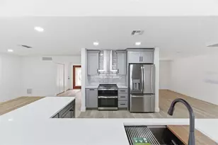 1200 80th St S, Saint Petersburg, FL 33707 - Photo 13