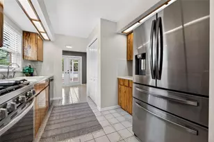 1700 Glen Lakes Blvd N, Saint Petersburg, FL 33702 - Photo 21