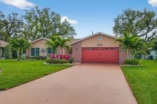 1700 Glen Lakes Blvd N, Saint Petersburg, FL 33702 - Photo 3