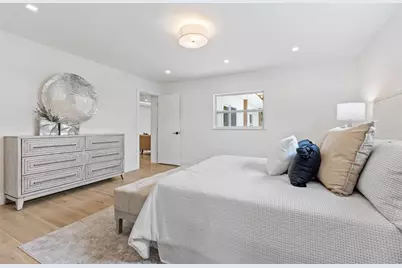 1563 Eden Isle Boulevard NE, Saint Petersburg, FL 33704 - Photo 27