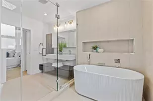 1563 Eden Isle Blvd NE, Saint Petersburg, FL 33704 - Photo 33