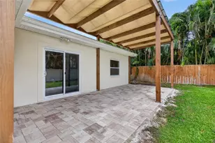 1563 Eden Isle Blvd NE, Saint Petersburg, FL 33704 - Photo 37