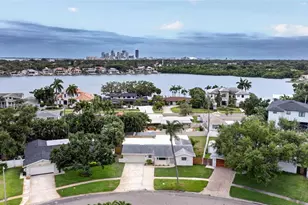 1563 Eden Isle Blvd NE, Saint Petersburg, FL 33704 - Photo 43