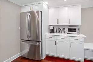 920 N Shore Dr NE, Saint Petersburg, FL 33701 - Photo 9